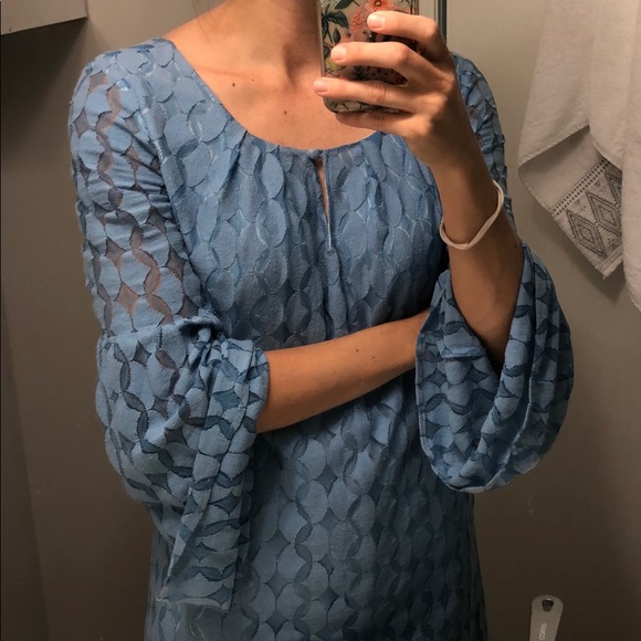 Lace bell sleeve dress - Picture 5 of 5